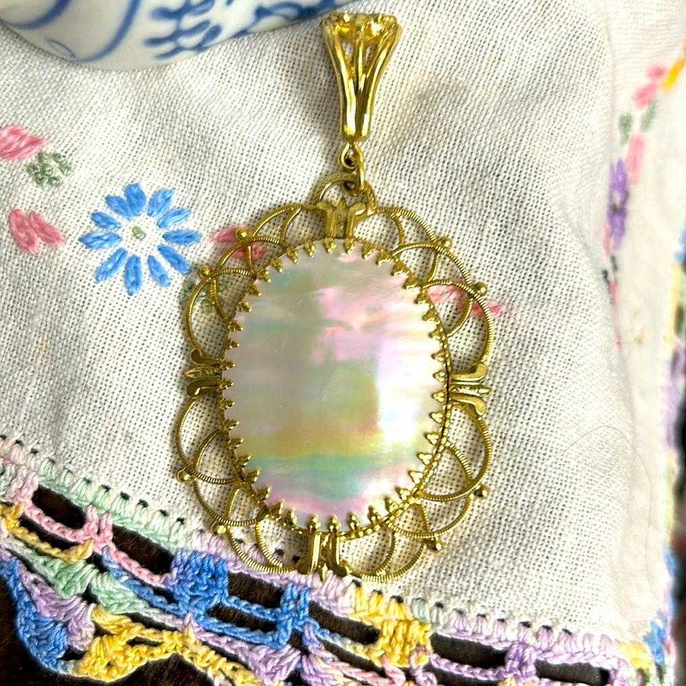 Vintage Large Whiting Davis Shell 1960’s Pendant
